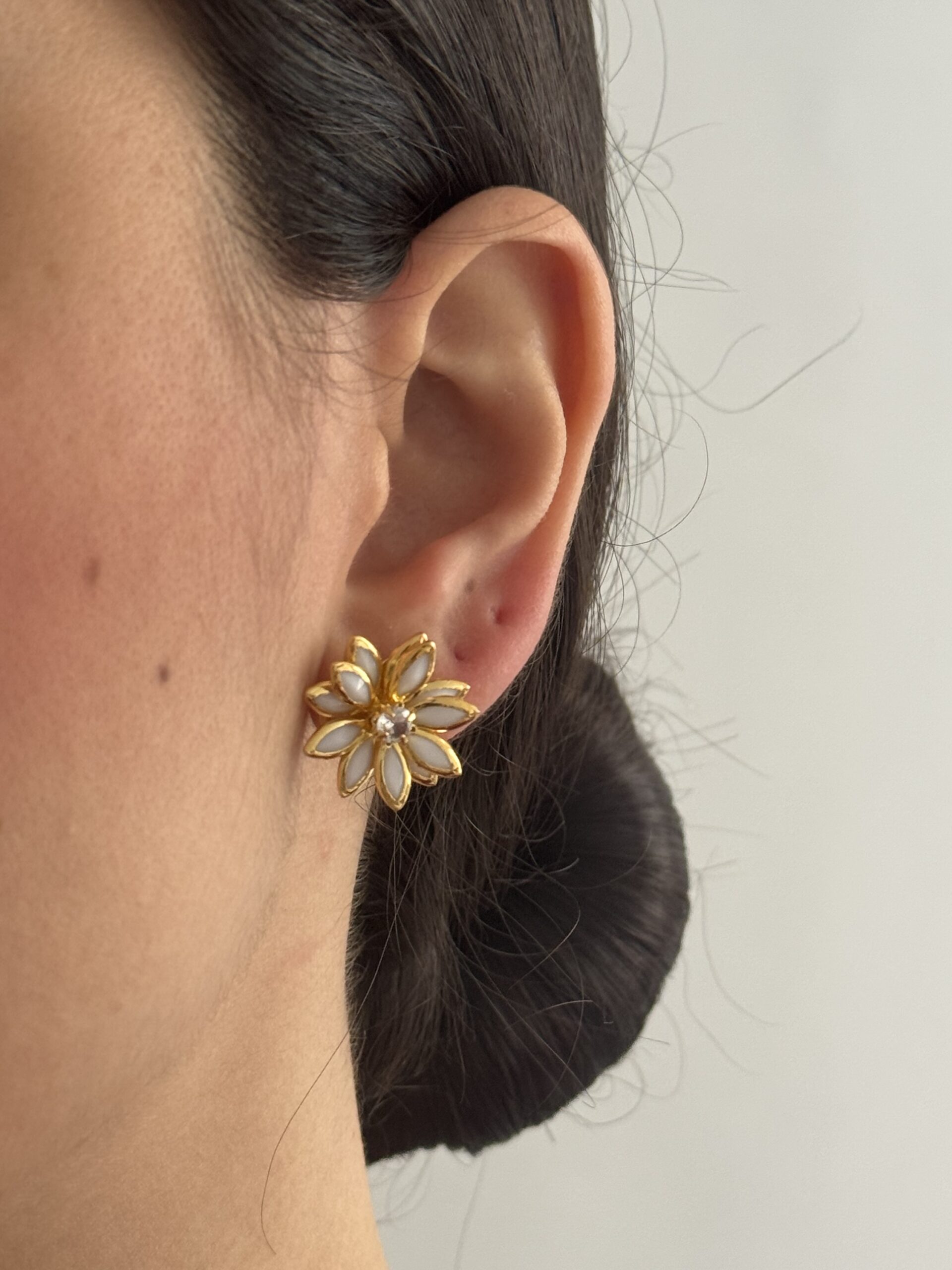 BRINCO FOLHEADO MARGARIDA