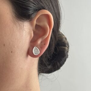 BRINCO GOTA FOLHEADO A PRATA