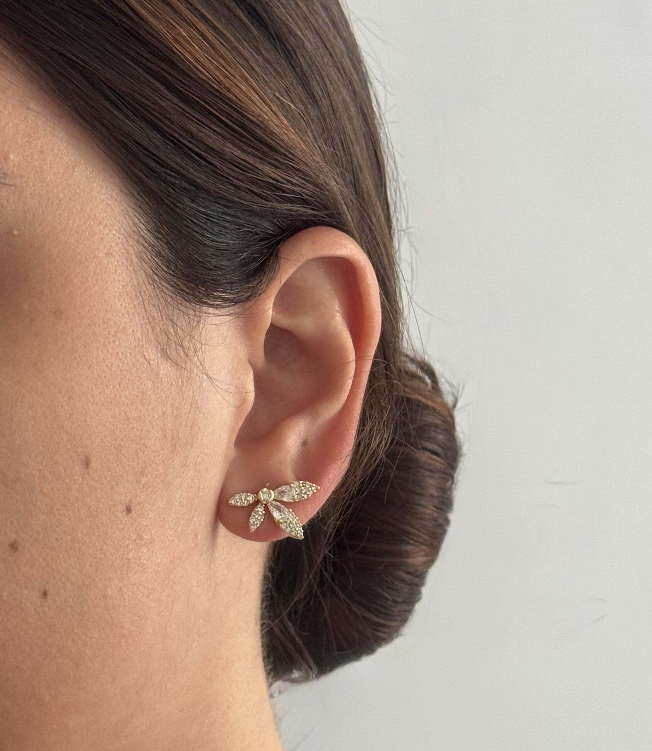 BRINCO FLOR CRISTAIS FOLHEADO