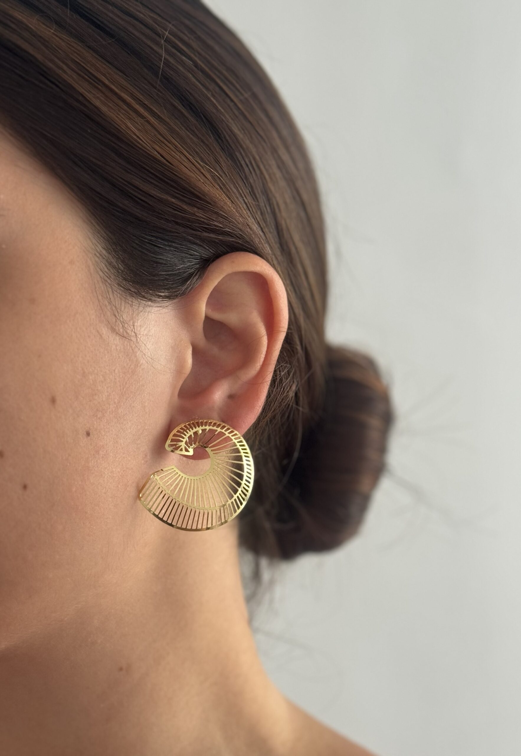 BRINCO CARACOL FOLHEADO