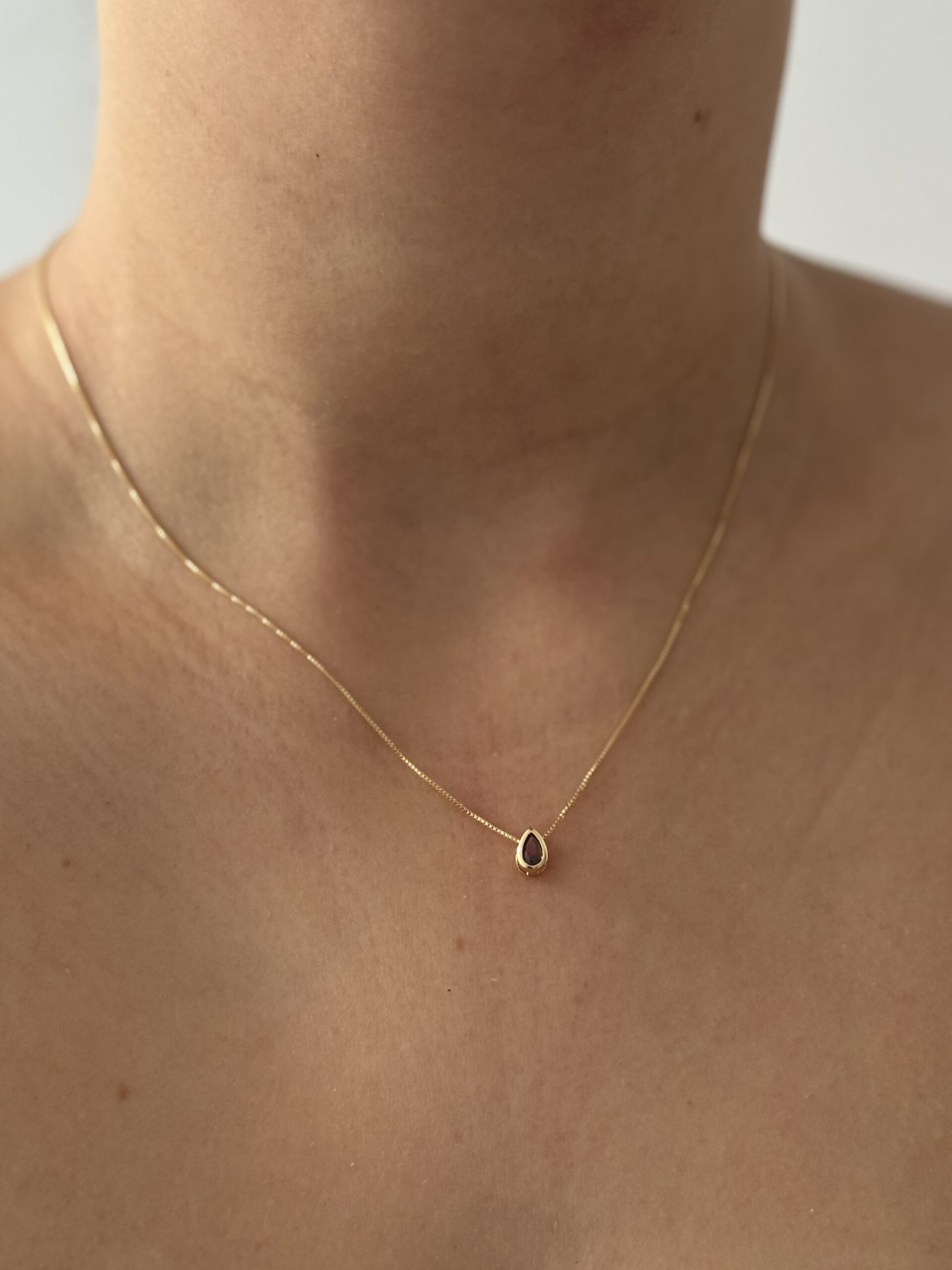 COLAR SEMIJOIA GOTA VINHO