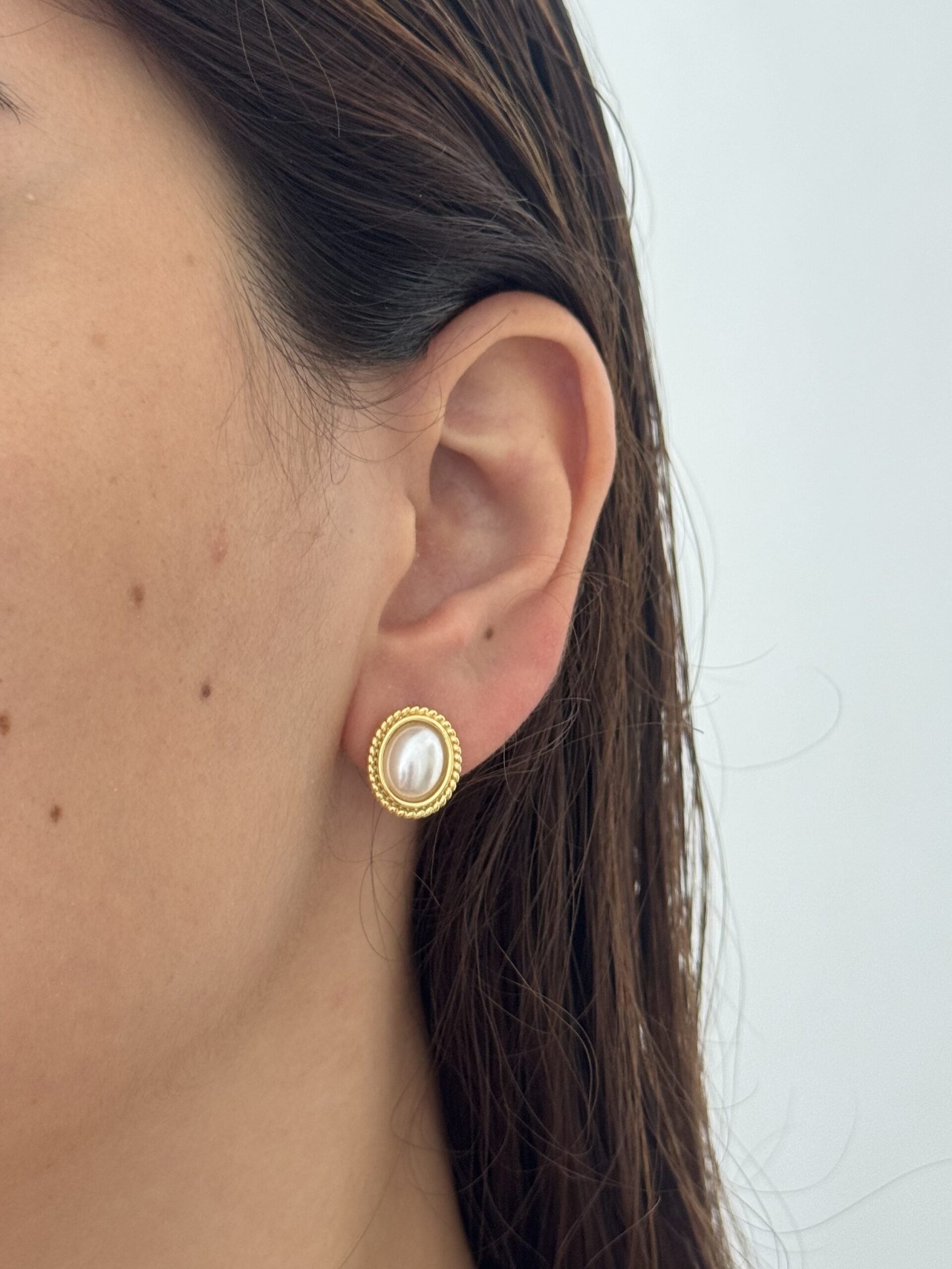 BRINCO PÉROLA SEMIJOIA