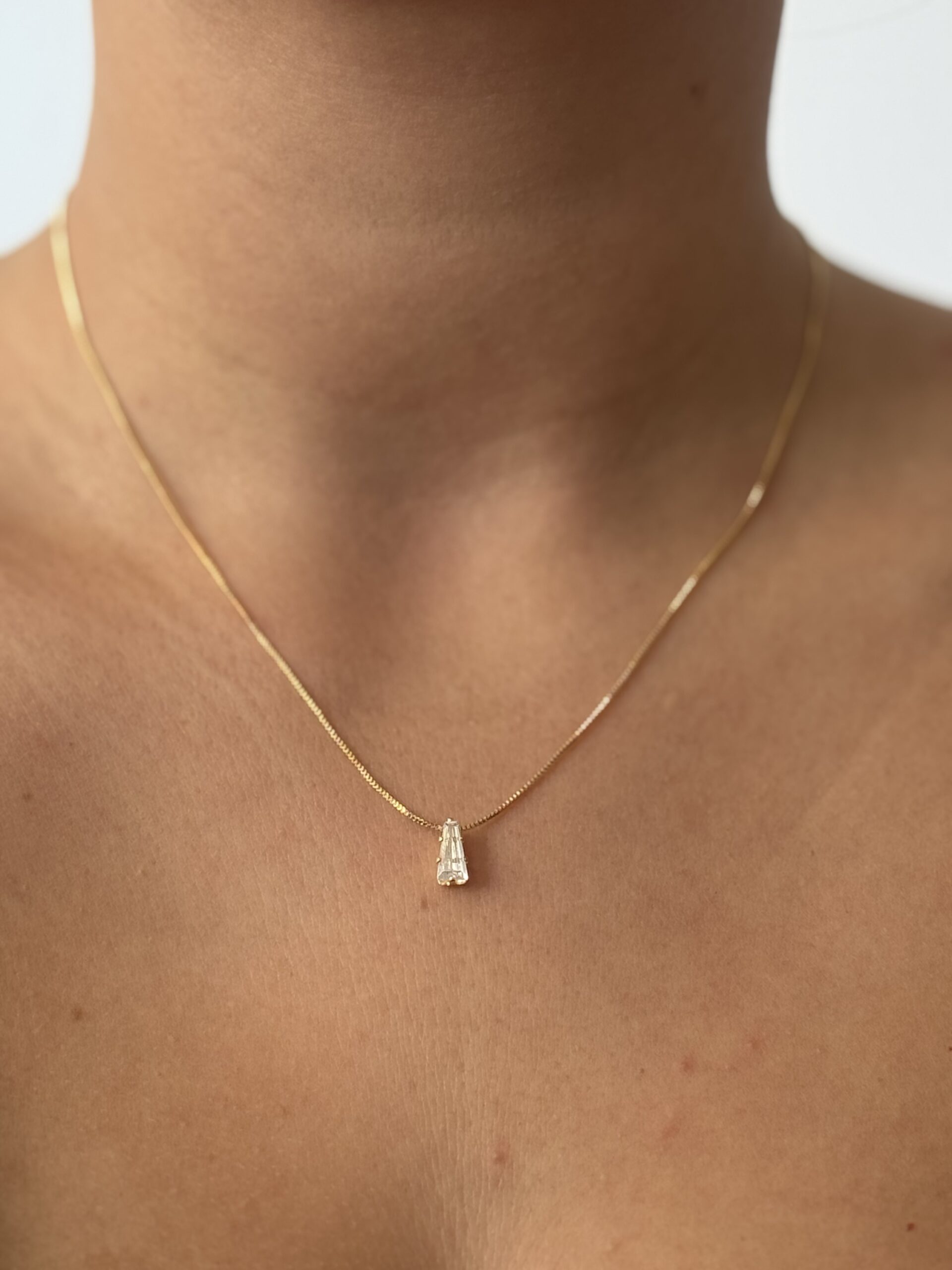 COLAR TRAPÉZIO SEMIJOIA