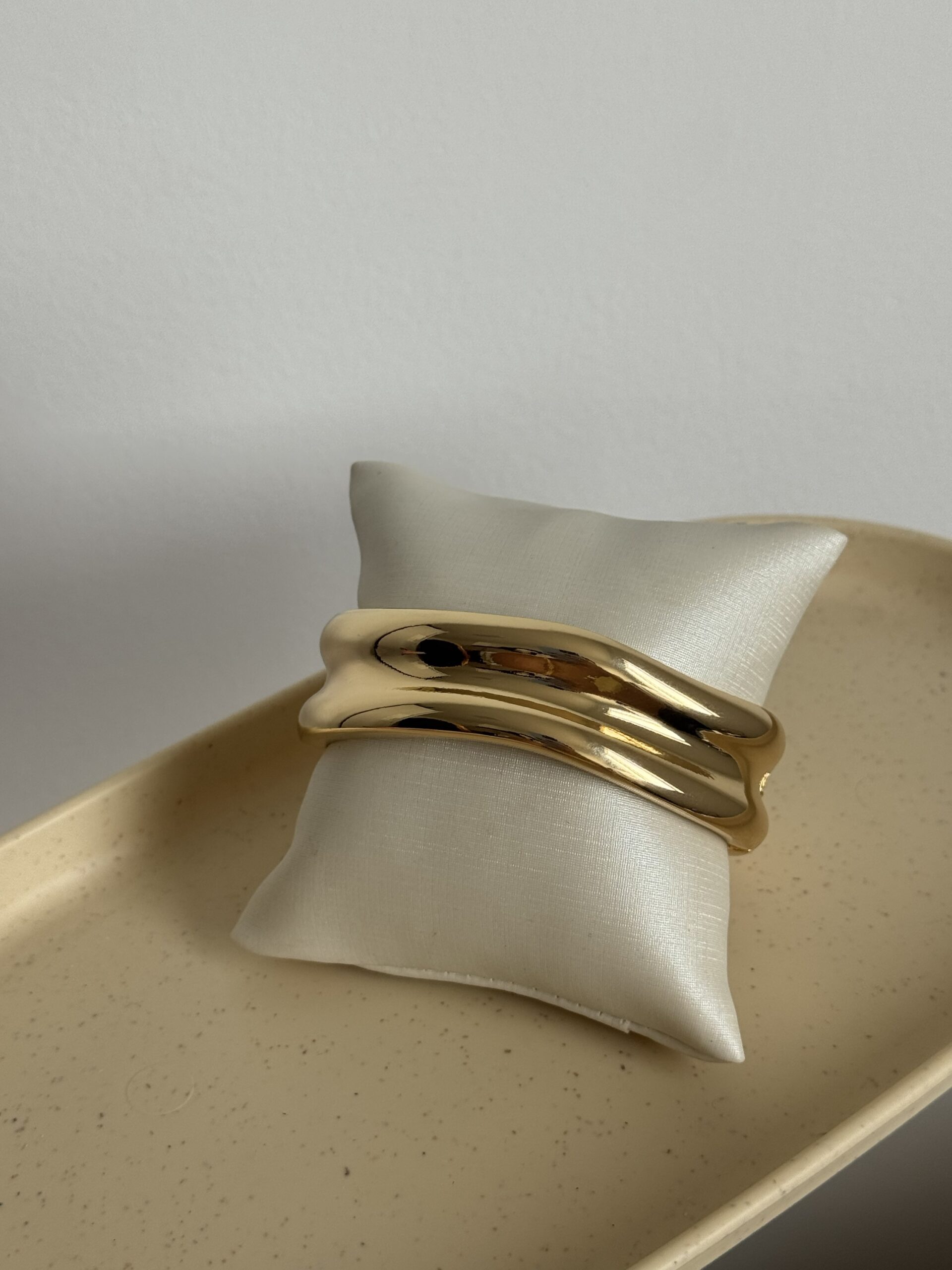 BRACELETE